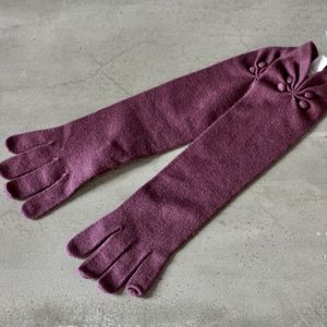 nordstrom button gloves in beetberry, NWT